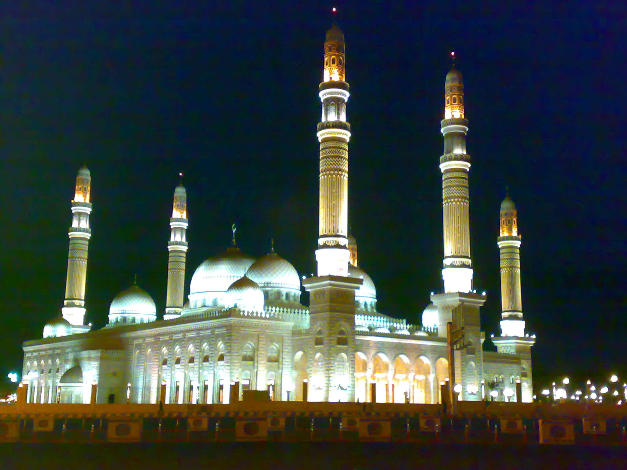 المأذن والقباب - KibrisPDR